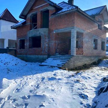 Продаж двоповерхового будинку