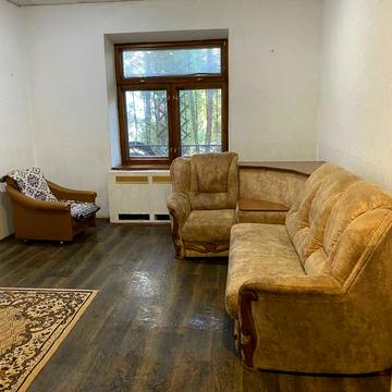 Обсерваторна вул., 1