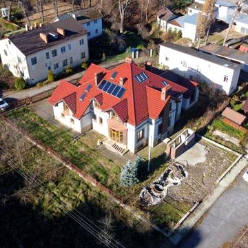 Терміново продається новозбудований будинок з ділянкою в 10 сот.