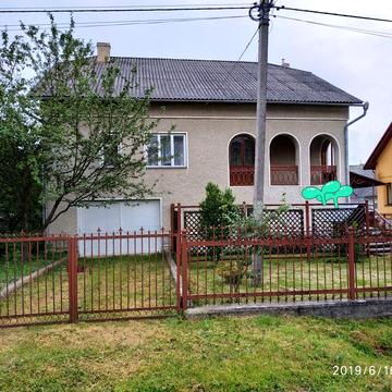 Будинок у смт Брошнів Осада