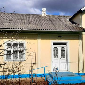 Господарство в центрі м. Вашківці Вижницького району Чернівецької обл