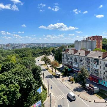Продаж 2 кімнатної квартири 58 м"2 по вул. Миру