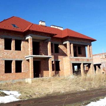 Продаж житлового будинку