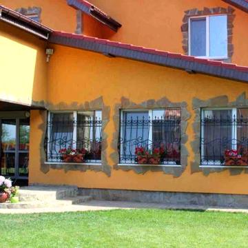 Продам будинок з євроремонтом та басейном, Старі Петрівці, вул. Садова
