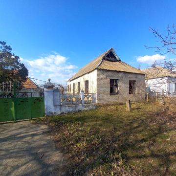 дом возле речке баловное