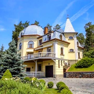 Гостомель, дом с огромной территорией, зарыбленными озерами, деревьями