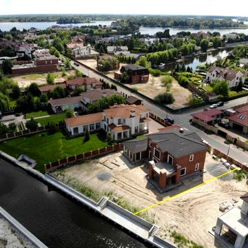 Конча Заспа, Дамба 7 км, свій вихід на р. Дніпро, елітне містечко