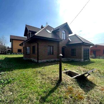 Продам новый дом 138м2 с приватизированным участком 9 соток.