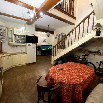 Продаю дом 160м2 в самом центре, возле ресторана Скорини
