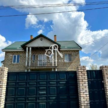 Червоних Троянд вул., 7