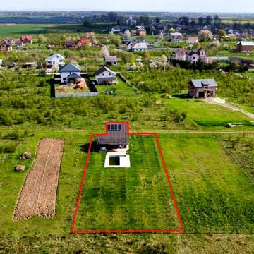 Продається будиночок у с.Добрівляни з басейном,чаном та ділянкою