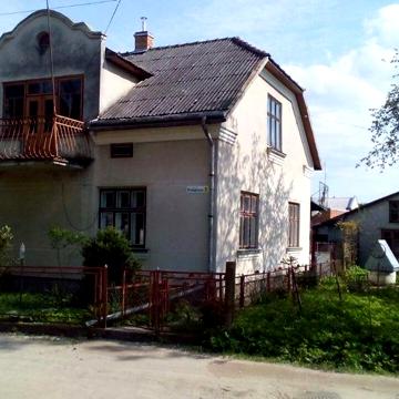Продам будинок з земельною ділянкою