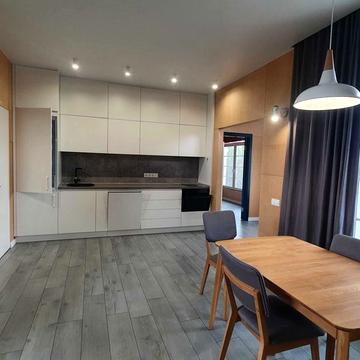 Новий, 100% готовий, з меблями, ландшафт, КМ Рябинки, Малютянка