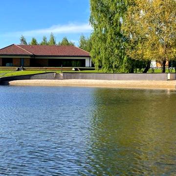 Відмінний маєток з власним озером, спа, 220соток , сад,.
