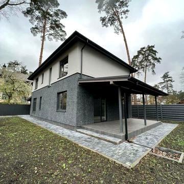 Шикарний будинок в передмісті для великої родини