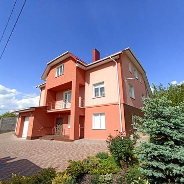 Продаж будинку з дизайнерським ремонтом