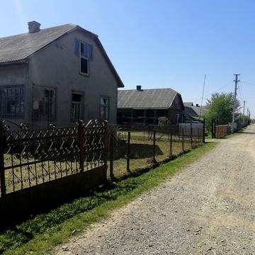 Продається терміново будинок та земельна ділянка.