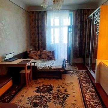 Кімната в гуртожитку, є балкон, є вода, ТОРГ, середній поверх