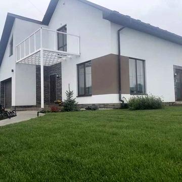 Продаж 2 поверхового будинку з балконом і ділянкою на 5 соток.