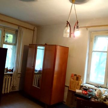 Космонавтів вул., 77
