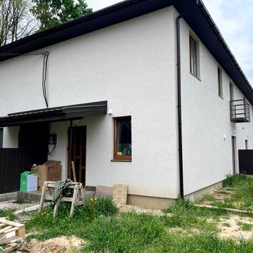 Продам таунхаус в Агрономічному з ремонтом