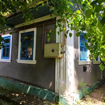 Будинок хата в с.Куражин, біля Дністра,велика земельна ділянка