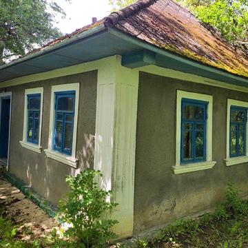 Будинок хата в с.Куражин, біля Дністра,велика земельна ділянка