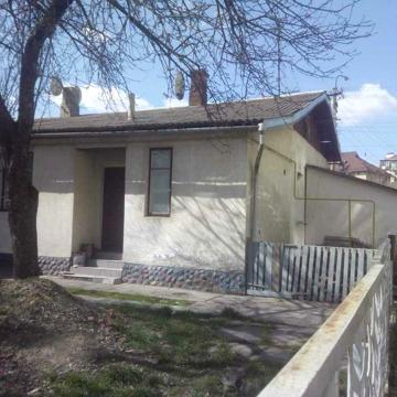 Породам полуособняк 75м2 в цен.частині Івано-Фраківська з гаражeм.