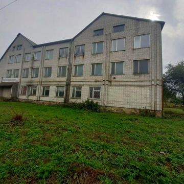 Оренда будівлі, можлива роздрібна оренда ( 2 і 3 поверх) 1 занято.
