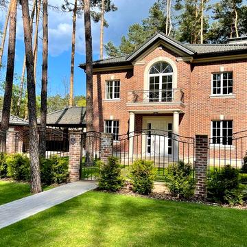 Котедж на 10 сотках земли в закрытом городке Лесной Бучи.