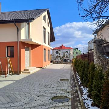 Стефаника, 77