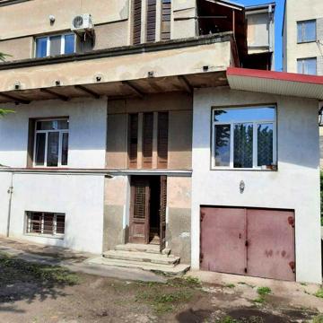 Продам квартиру 3К + підвал + гараж, Ясська (Ковальчука)