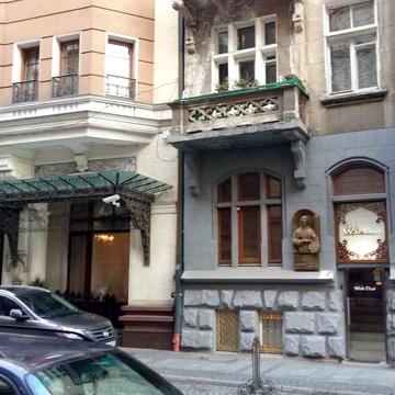 Пропоную на продаж 3 кімнатну квартиру в центрі Львова по вул. Фредра.