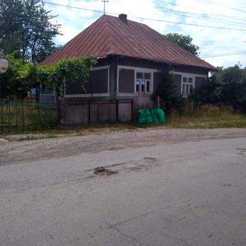 Будинок в центрі села