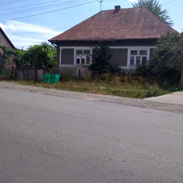 Будинок в центрі села