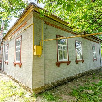 Житловий будинок в затишному пригороді, за кілька хвилин від міста!