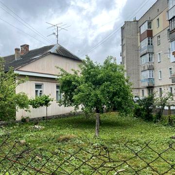 Продаж частини будинку на вулиці Карбашева