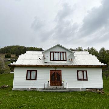 Продається будинок із земельною ділянкою