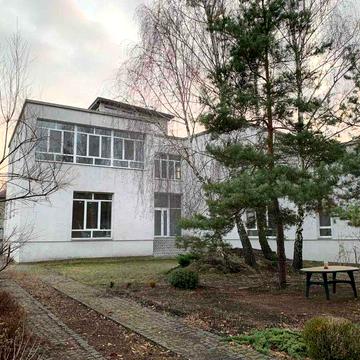 Здається будинок з власним озером на ділянці