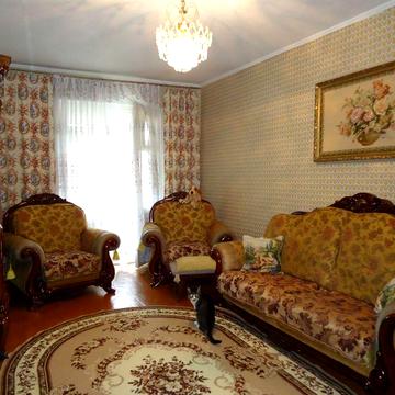 продам 2 комнатную сталинку 65 м2,разделка,закрытый двор, 8 Марта.