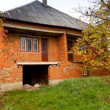 недобудований будинок в м. Берегово