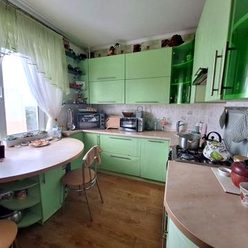 продам 3-к  87м на В. Момота Бориспіль