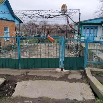 Продаж ділянки з будинком в смт Криве Озеро.