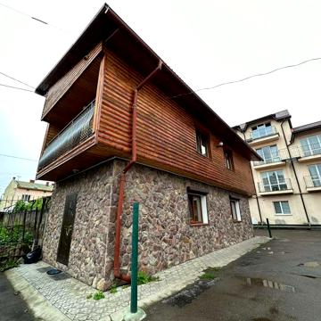 Пропоную 2- квартиру з гаражем в окремостоячому будинку!