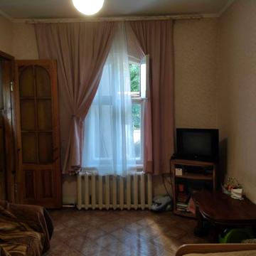 Частина будинку р-н нового корпусу Педуніверситету з окремим двором
