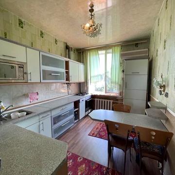 Продається 2 кімнатна квартира в Центрі Міста .