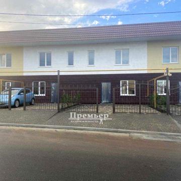 У продажу таунхаус нової споруди.
