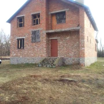 Продам будинок в мальовничому місці біля річки