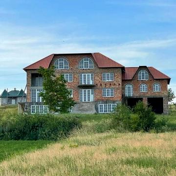 Будинок в селі Строїнці