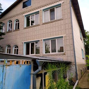 Продам 2-х поверх будинок на 2 входи + гостьовий будинок м.Бориспіль.